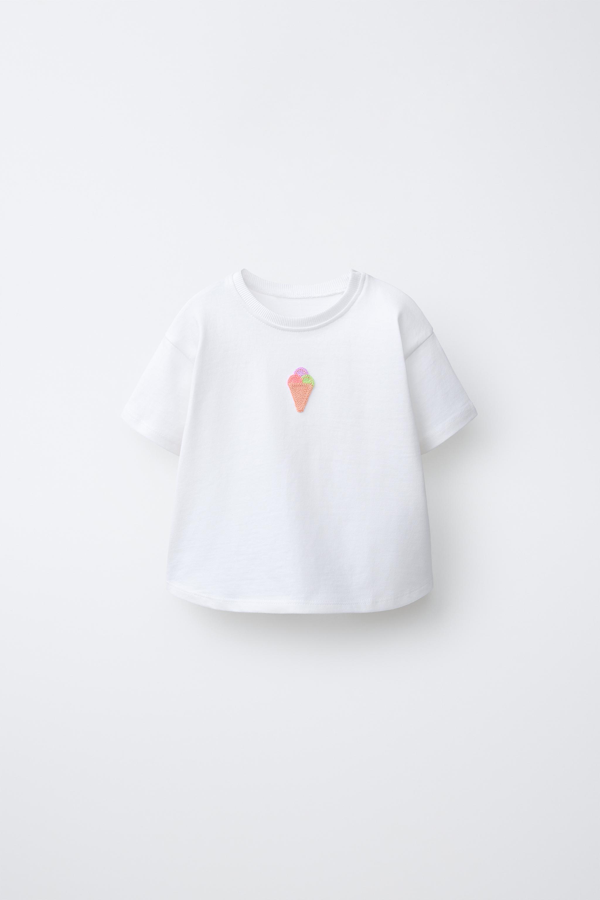 T-SHIRT À PIÈCE EN CROCHET